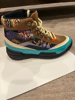 Rana Trekk Boot 
Colorful Multi-Print Hiking Boot with Teal Accent